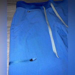 ✨Women’s Figs Cobalt Blue Scrub Pants with Zipper Pocket - Size XS